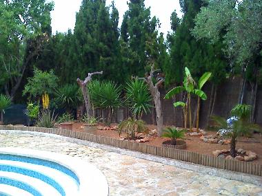 Entr�e � la piscine et jardin