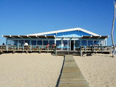 Le restaurant Dinis a la plage de Carvalhal