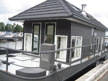 Bateau �/en/au Offingawier/Sneek (Friesland)ou appartement ou maison de vacances