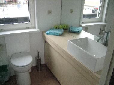 Bateau �/en/au Offingawier/Sneek (Friesland)ou appartement ou maison de vacances