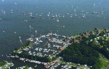 Bateau �/en/au Offingawier/Sneek (Friesland)ou appartement ou maison de vacances