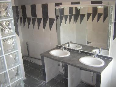 Maison de vacances �/en/au ORGON (Bouches-du-Rh�ne)ou appartement ou maison de vacances