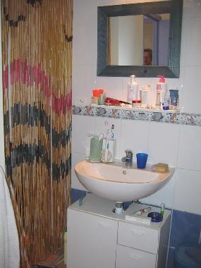 Lavabo avec miroir et �clairage