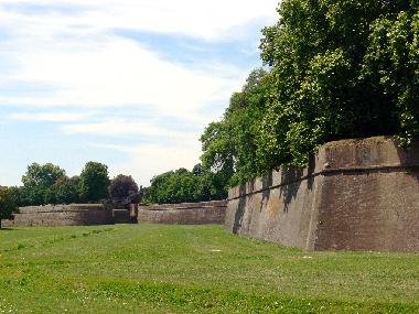 Chambre avec petit d�jeuner �/en/au Lucca (Lucca)ou appartement ou maison de vacances