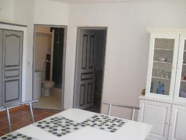 Maison de vacances �/en/au AURONS (Bouches-du-Rh�ne)ou appartement ou maison de vacances