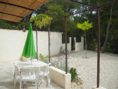 Maison de vacances �/en/au AURONS (Bouches-du-Rh�ne)ou appartement ou maison de vacances