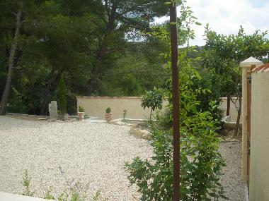 Maison de vacances �/en/au AURONS (Bouches-du-Rh�ne)ou appartement ou maison de vacances