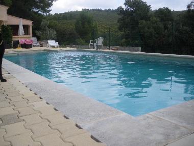 Maison de vacances �/en/au AURONS (Bouches-du-Rh�ne)ou appartement ou maison de vacances