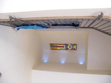 Le tres haut plafond avec son vitrage