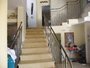 Les escaliers montants aux chambres