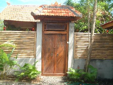 ENTREE DU JARDIN DE LA VILLA