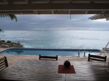 terrasse et piscine front de mer