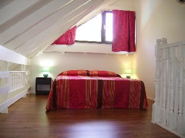 La chambre en mezzanine avec son architecture cr�ole.