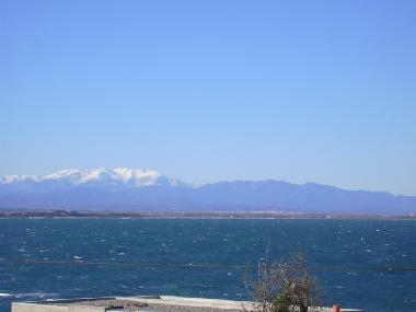 Vue de la maison sur le canigou