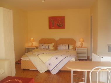 Chambre avec petit d�jeuner �/en/au Ortaffa (Pyr�n�es-Orientales)ou appartement ou maison de vacances
