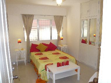 chambre nr. 4 avec lit double et salle de douche priv�e