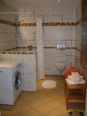 Salle de bains avec douche  l