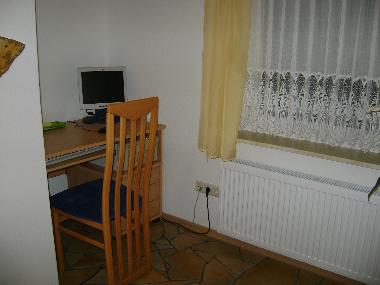 Bureau avec PC et LAN / WLAN