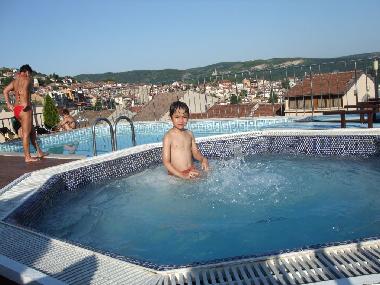 seulement 5 minutes a pied de piscine