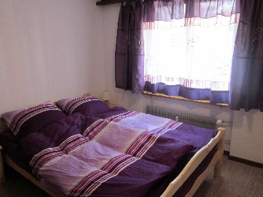 chambre avec grand lit