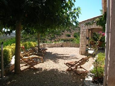 Jardin avec Tansats et chaises longues Bonifacio