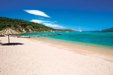 Plage de sable  � 300m de la villa � louer Bonifacio Maora plage