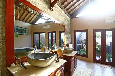 salle de bain int master bedroom avec baignoire