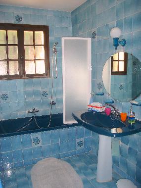 Appartement de vacances �/en/au N�oules (Var)ou appartement ou maison de vacances