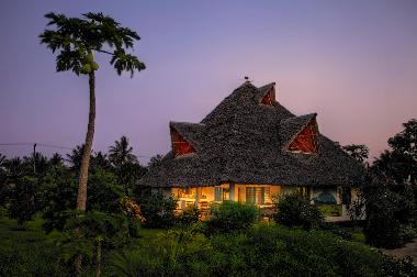 Maison de vacances /en/au diani beach (Coast)ou appartement ou maison de vacances