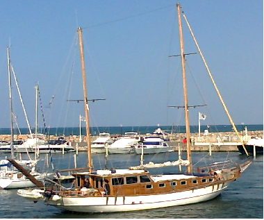 Bateau /en/au barcars (Pyrnes-Orientales)ou appartement ou maison de vacances