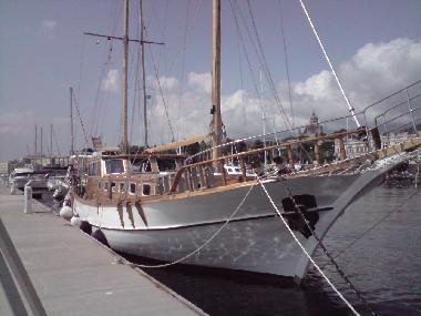 Bateau /en/au barcars (Pyrnes-Orientales)ou appartement ou maison de vacances