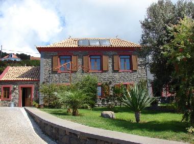 Maison de vacances /en/au Prazeres (Madeira)ou appartement ou maison de vacances