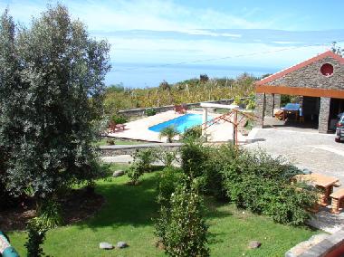 Maison de vacances /en/au Prazeres (Madeira)ou appartement ou maison de vacances