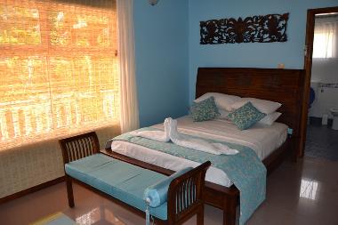 Chambre bleue au rez-de-chauss�e avec vue jardin