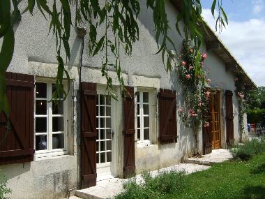 Maison de vacances �/en/au Civray (Vienne)ou appartement ou maison de vacances
