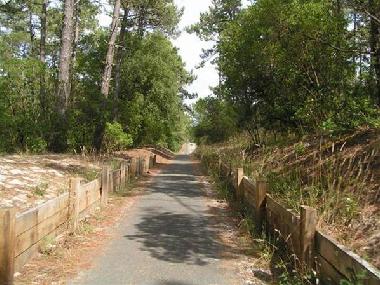 Caravane  �/en/au Rauzan (Dordogne)ou appartement ou maison de vacances