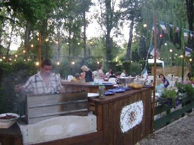 Caravane  �/en/au Rauzan (Dordogne)ou appartement ou maison de vacances