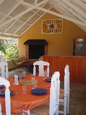 la salle de restaurant et le barbecue