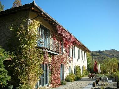 Villa �/en/au Alba (Asti)ou appartement ou maison de vacances