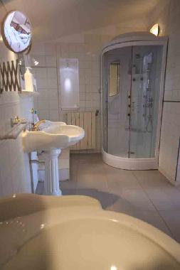 Chambre avec petit d�jeuner �/en/au Beziers (H�rault)ou appartement ou maison de vacances