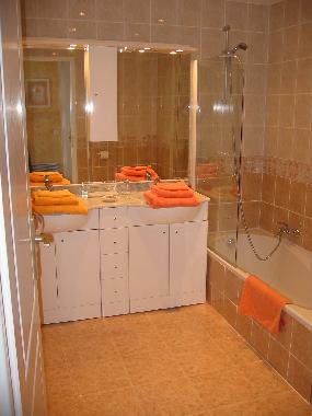 Chambre avec petit djeuner /en/au Golfe Juan (Alpes-Maritimes)ou appartement ou maison de vacances