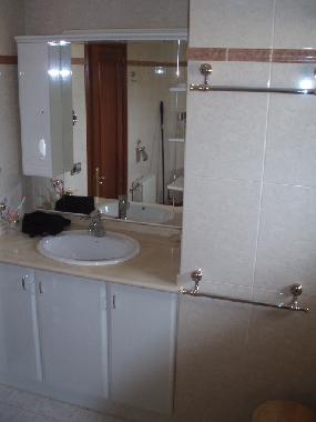 Chambre avec petit djeuner /en/au  (Girona)ou appartement ou maison de vacances