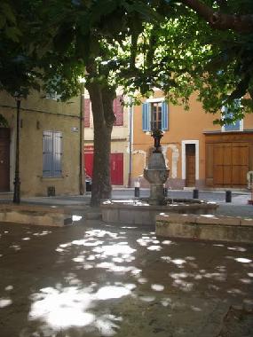 Maison de vacances �/en/au Rians (35 km v. Aix) (Var)ou appartement ou maison de vacances