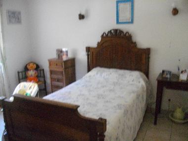 lit 1 personne avec commode 3 tiroirs possibilit� de mettre un lit pliant confortable avec matelas