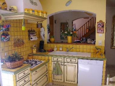 cuisine  tout �quip� ensoleill�e donnant sur terrasse