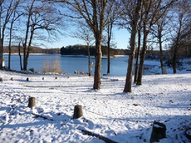 Le lac sous la neige