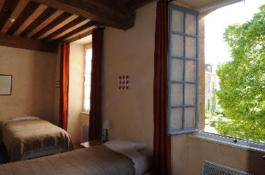 Palais / Chteau /en/au Sainte Colombe (Cte-d