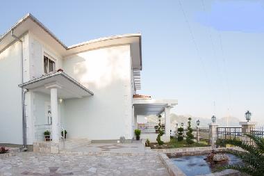 Villa �/en/au Zagradje (Mont�n�gro)ou appartement ou maison de vacances