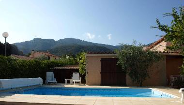 Piscine avec vue Alb�res