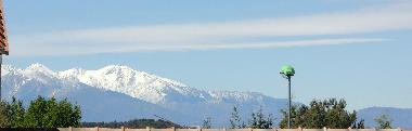 Canigou enneig�es (Pyr�n�es) vue depuis le balcon